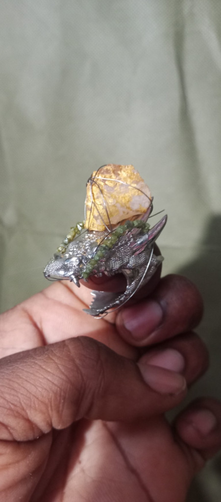 Body Part, Finger, Hand, Person, Accessories, Diamond, Gemstone, Jewelry, Aluminium, Ring, Crystal, Animal, Insect, Invertebrate, Silver, Mineral, Foil, Amethyst, Ornament, Quartz, Sphere, Flower, Plant, Rose, Brooch, Cake, Cream, Cupcake, Dessert, Food, Leaf, Platinum, Petal, Sapphire, Peel